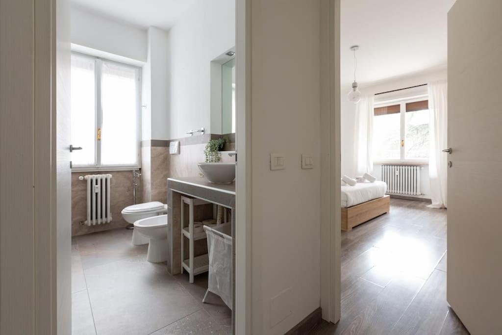 Large Apartment Close To Metro Милан Экстерьер фото