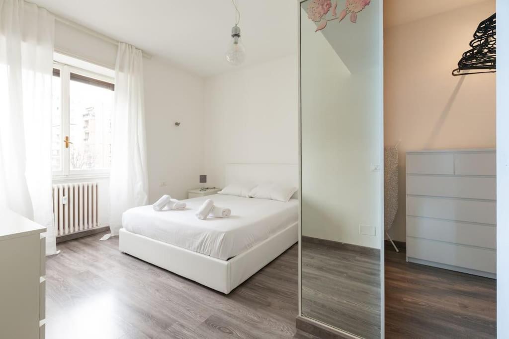Large Apartment Close To Metro Милан Экстерьер фото